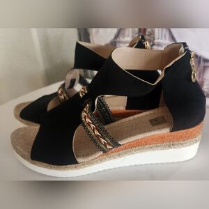 Stylish Black Wedge Sandals